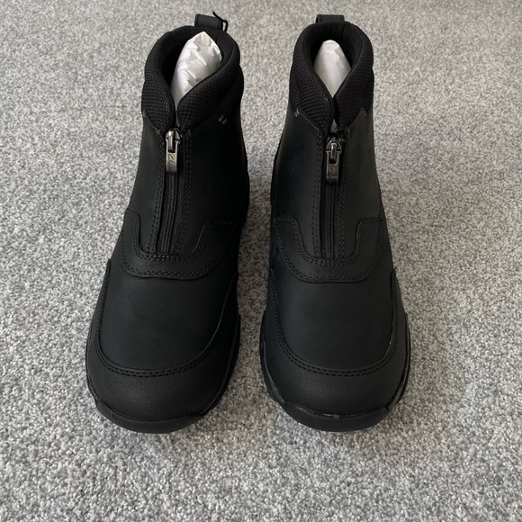 Men’s Clarks Grove Zip II Black Leather - Picture 3 of 11